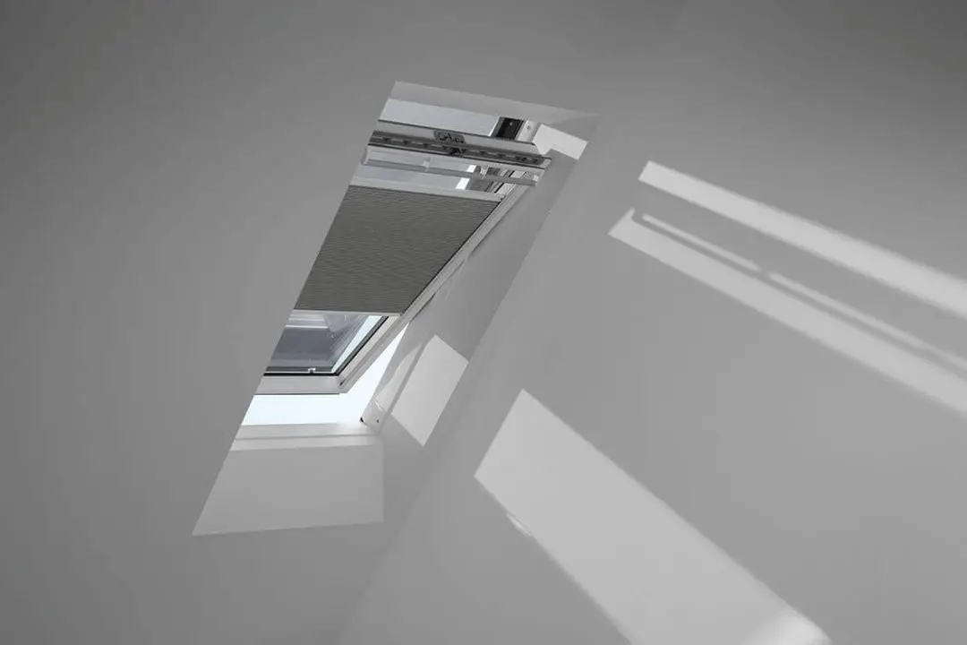 VELUX Vorteils-Set Wabenplissee mit Hitzeschutz FOP C02 1047S Schwarz/Schwarz,Schiene alu PG:S-FOPC021047S VELUX Vorteils-Set Wabenplissee mit Hitzeschutz FOP C02 1047S Schwarz/Schwarz,Schiene alu PG:S-FOPC021047S